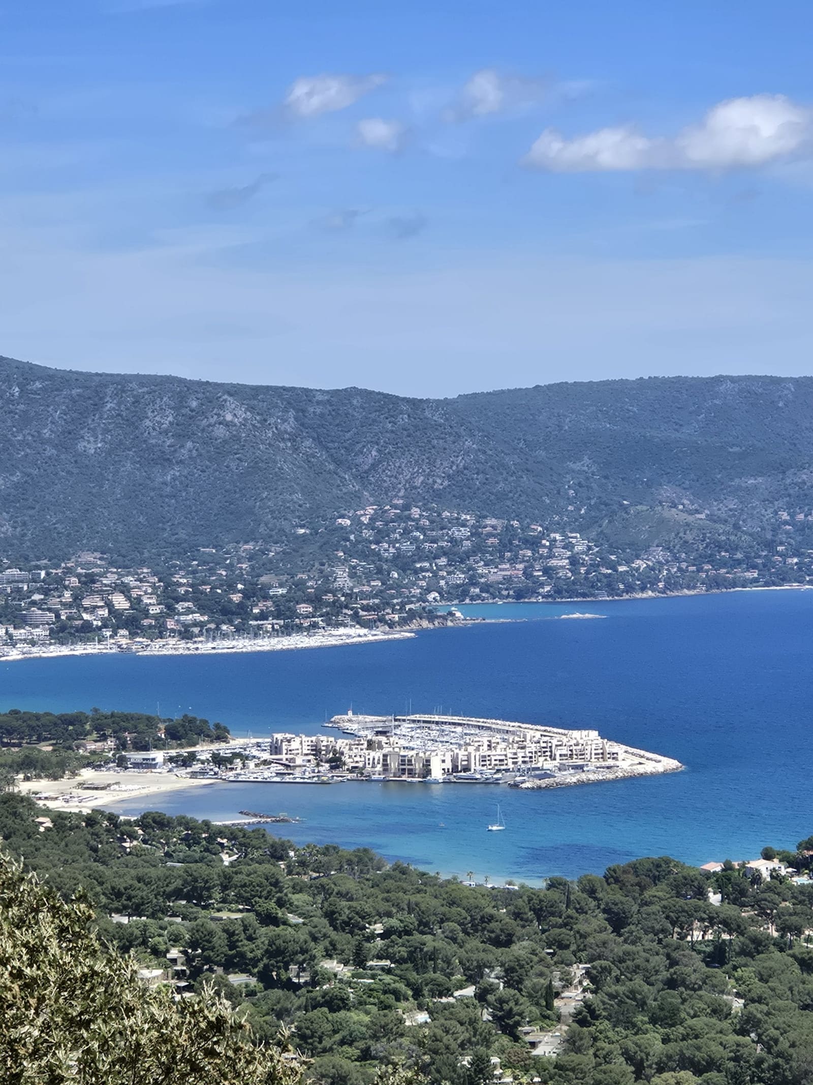 Plage et port de La Favière